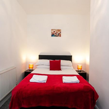 Stay Comfortable-City Centre Location- Sleeps Up To 9 Stoke-on-Trent Kültér fotó
