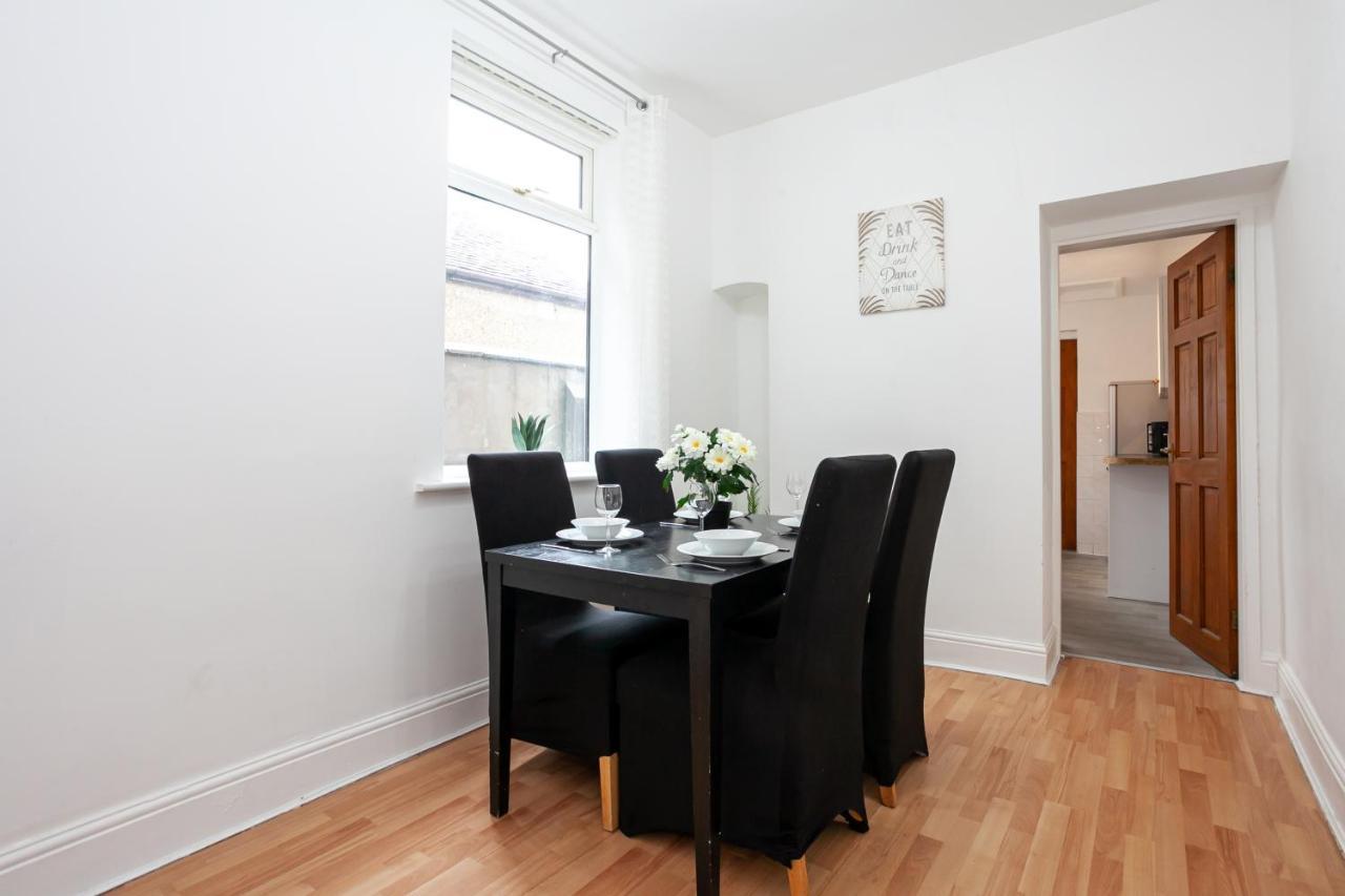 Stay Comfortable-City Centre Location- Sleeps Up To 9 Stoke-on-Trent Kültér fotó