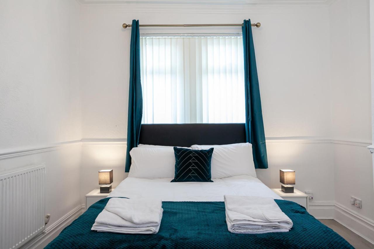 Stay Comfortable-City Centre Location- Sleeps Up To 9 Stoke-on-Trent Kültér fotó
