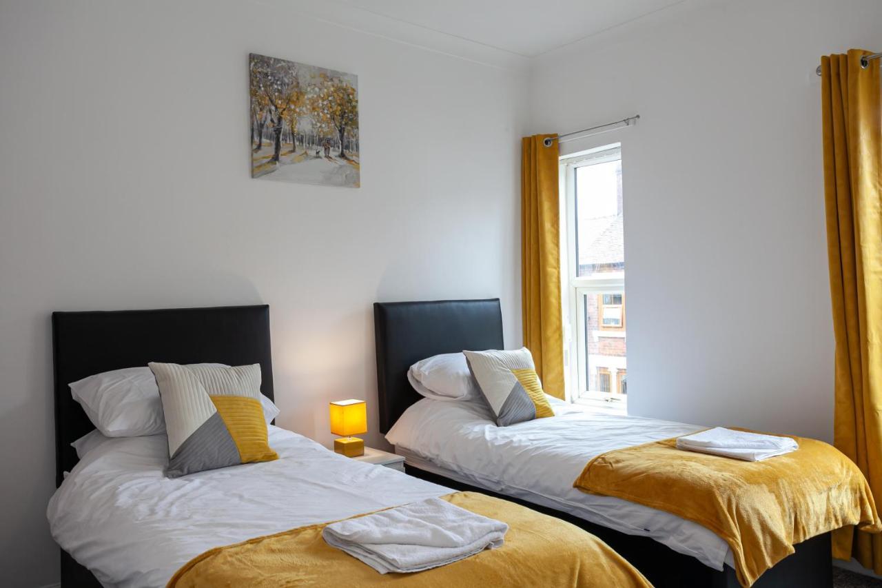 Stay Comfortable-City Centre Location- Sleeps Up To 9 Stoke-on-Trent Kültér fotó