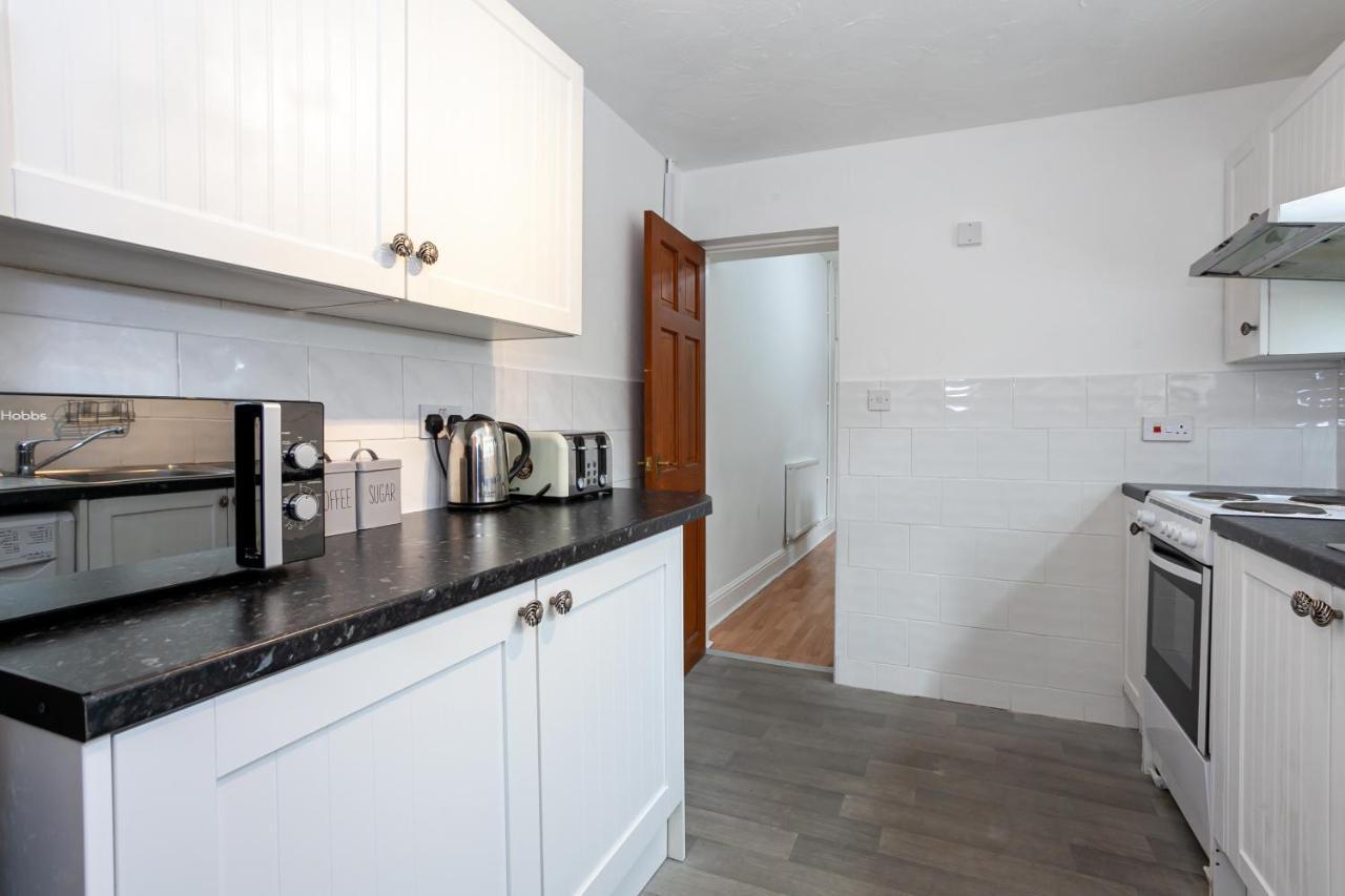 Stay Comfortable-City Centre Location- Sleeps Up To 9 Stoke-on-Trent Kültér fotó