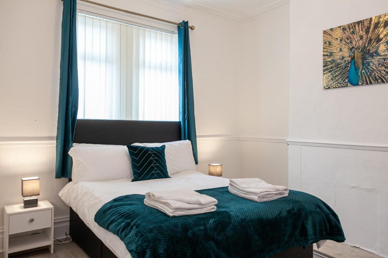 Stay Comfortable-City Centre Location- Sleeps Up To 9 Stoke-on-Trent Kültér fotó