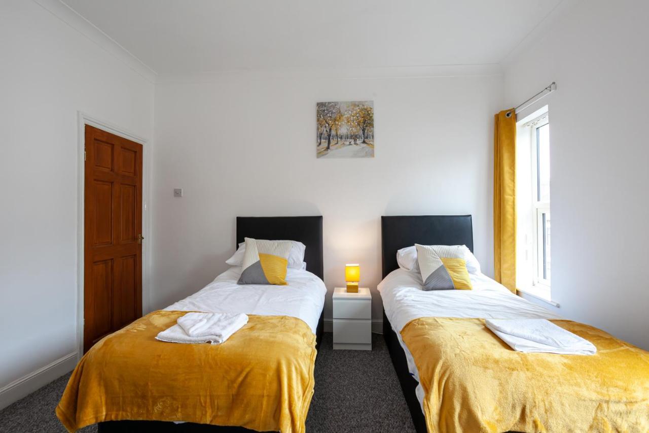 Stay Comfortable-City Centre Location- Sleeps Up To 9 Stoke-on-Trent Kültér fotó