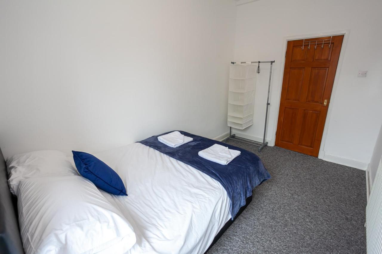 Stay Comfortable-City Centre Location- Sleeps Up To 9 Stoke-on-Trent Kültér fotó