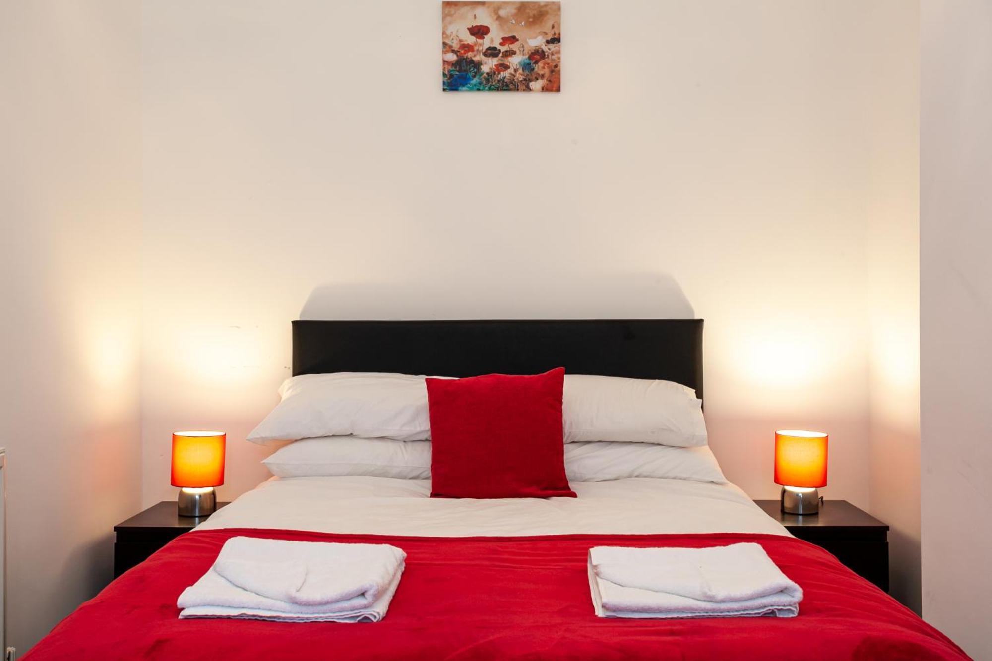 Stay Comfortable-City Centre Location- Sleeps Up To 9 Stoke-on-Trent Kültér fotó
